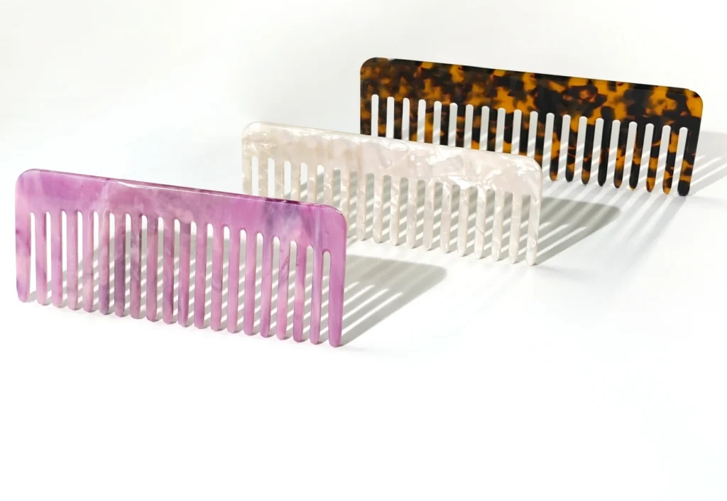 Pink, pearl and tortoiseshell acetate comb design examples from the Junyi catalogue