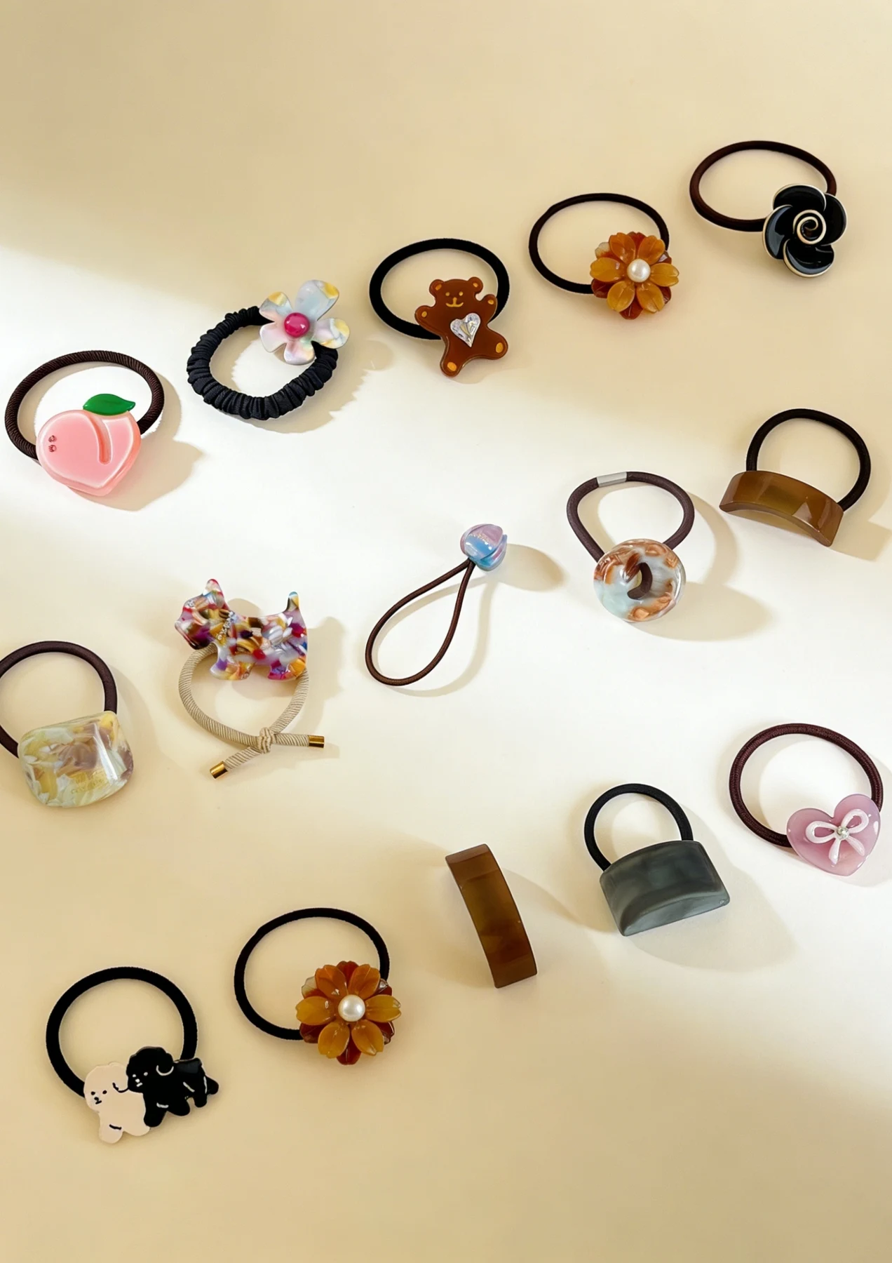 Elastic hair ties with acetate decorative parts from the Junyi catalogue