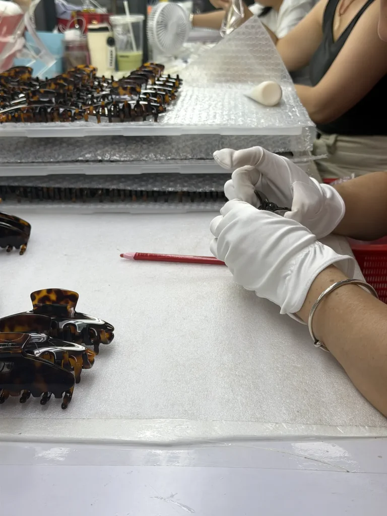 Cellulose acetate hair clip inspection